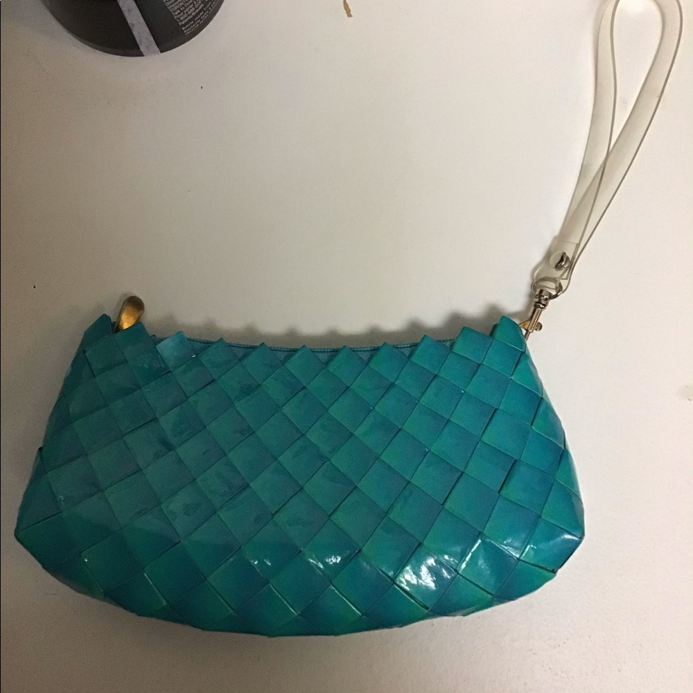 NWOT Rebagz eco & human friendly wristlet. - Picture 2 of 6